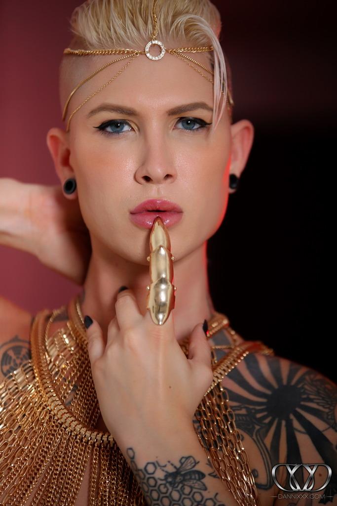 She Male Porn Stars Danni Daniels - Tattooed blonde transsexual model Danni Daniels strikes contemplative solo  poses | TRANS.pics