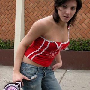 Latina transsexual Vanessa de Oliveira has her asshole ate out and toyed by a boy